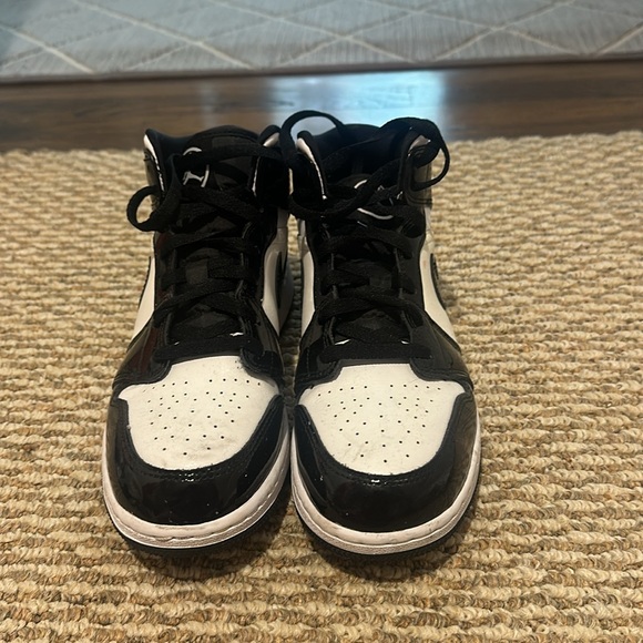 Brand new shiny black air jordan 1s - Picture 2 of 3
